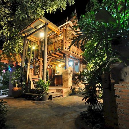 Ayutthaya Bouchic Hostel Kültér fotó