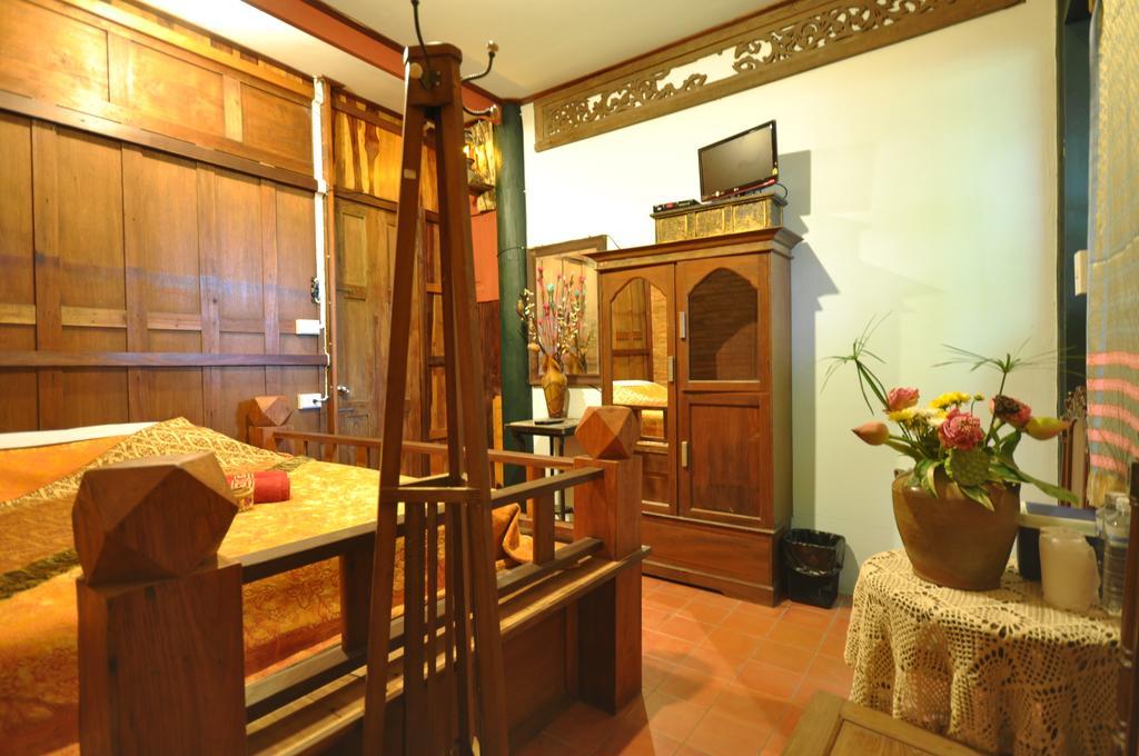 Ayutthaya Bouchic Hostel Kültér fotó