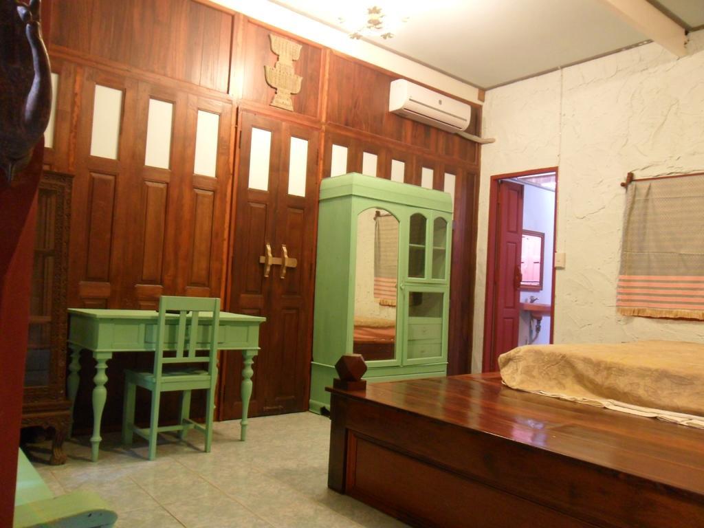 Ayutthaya Bouchic Hostel Kültér fotó
