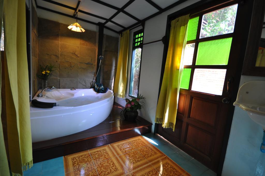 Ayutthaya Bouchic Hostel Kültér fotó