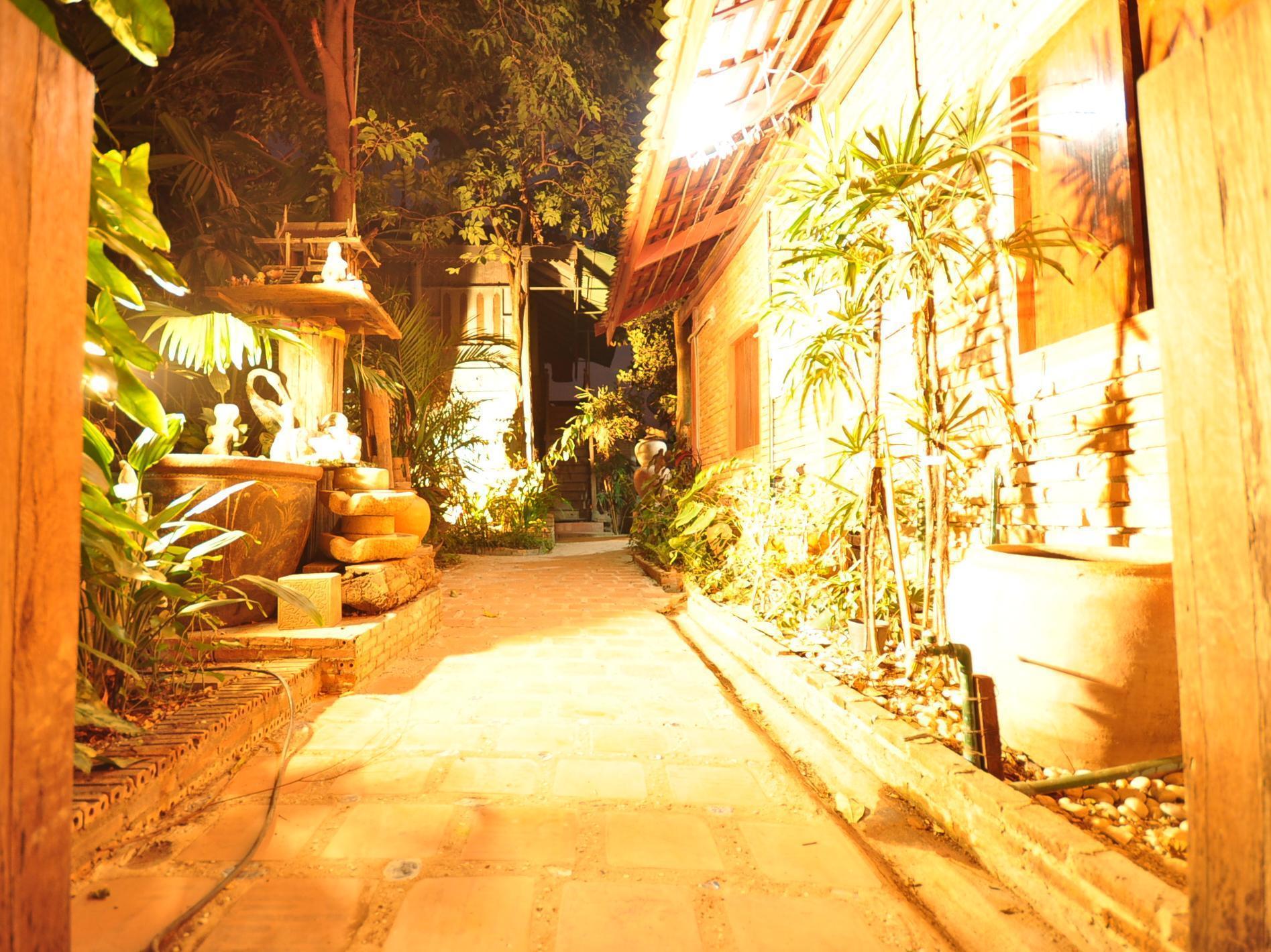 Ayutthaya Bouchic Hostel Kültér fotó