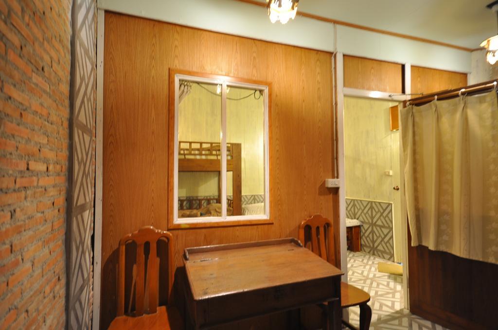 Ayutthaya Bouchic Hostel Kültér fotó