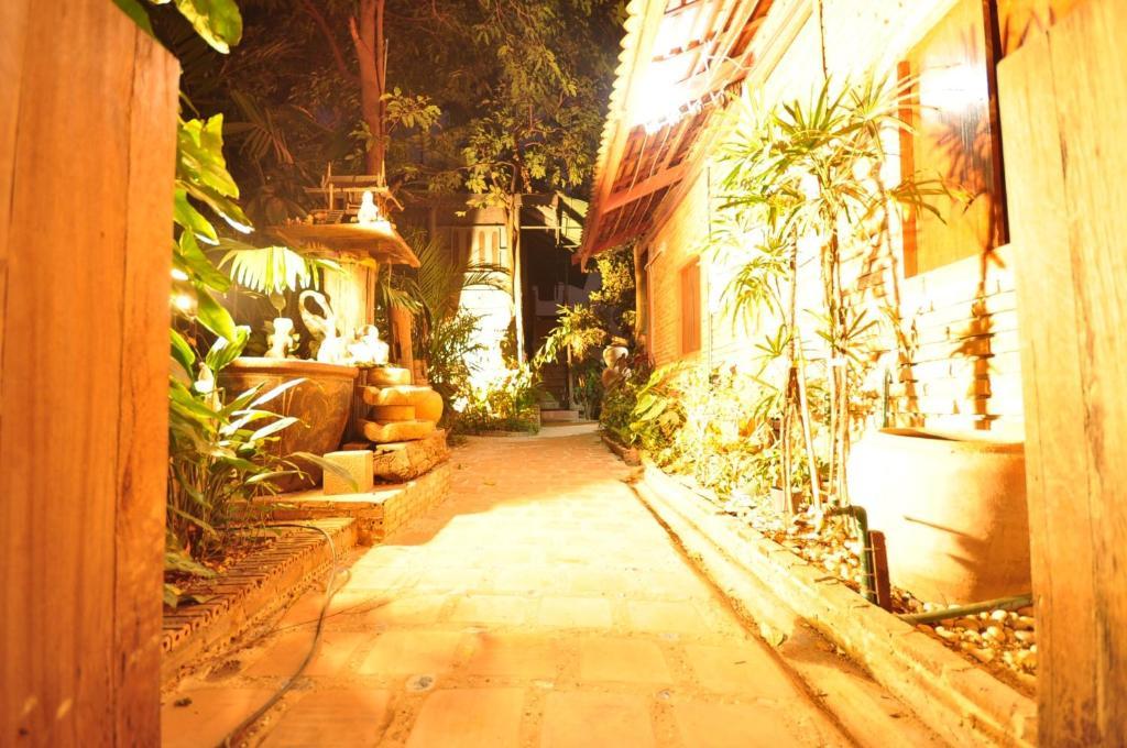 Ayutthaya Bouchic Hostel Kültér fotó