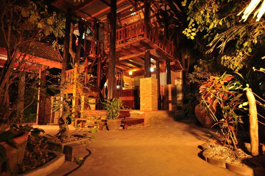Ayutthaya Bouchic Hostel Kültér fotó