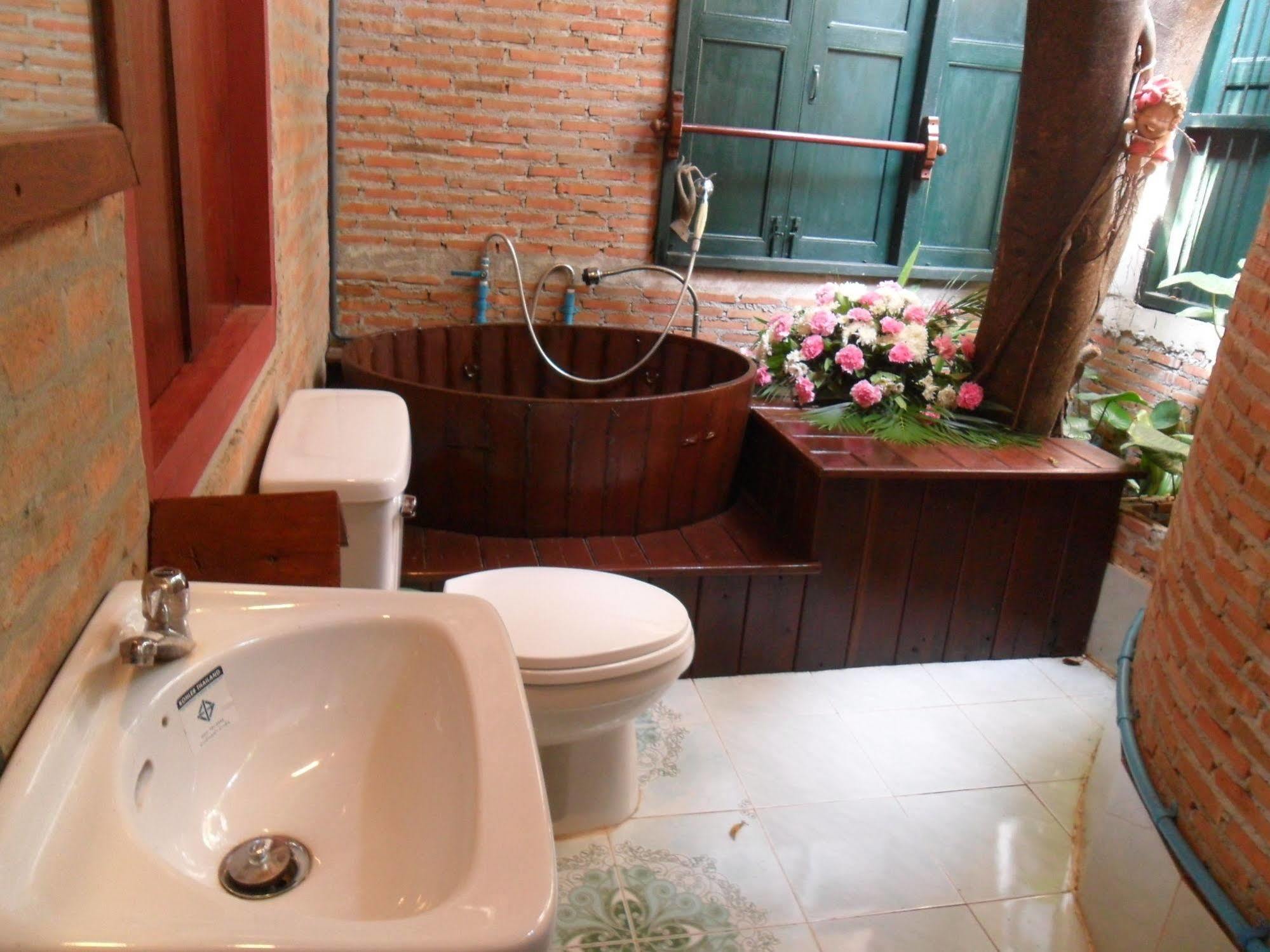 Ayutthaya Bouchic Hostel Kültér fotó