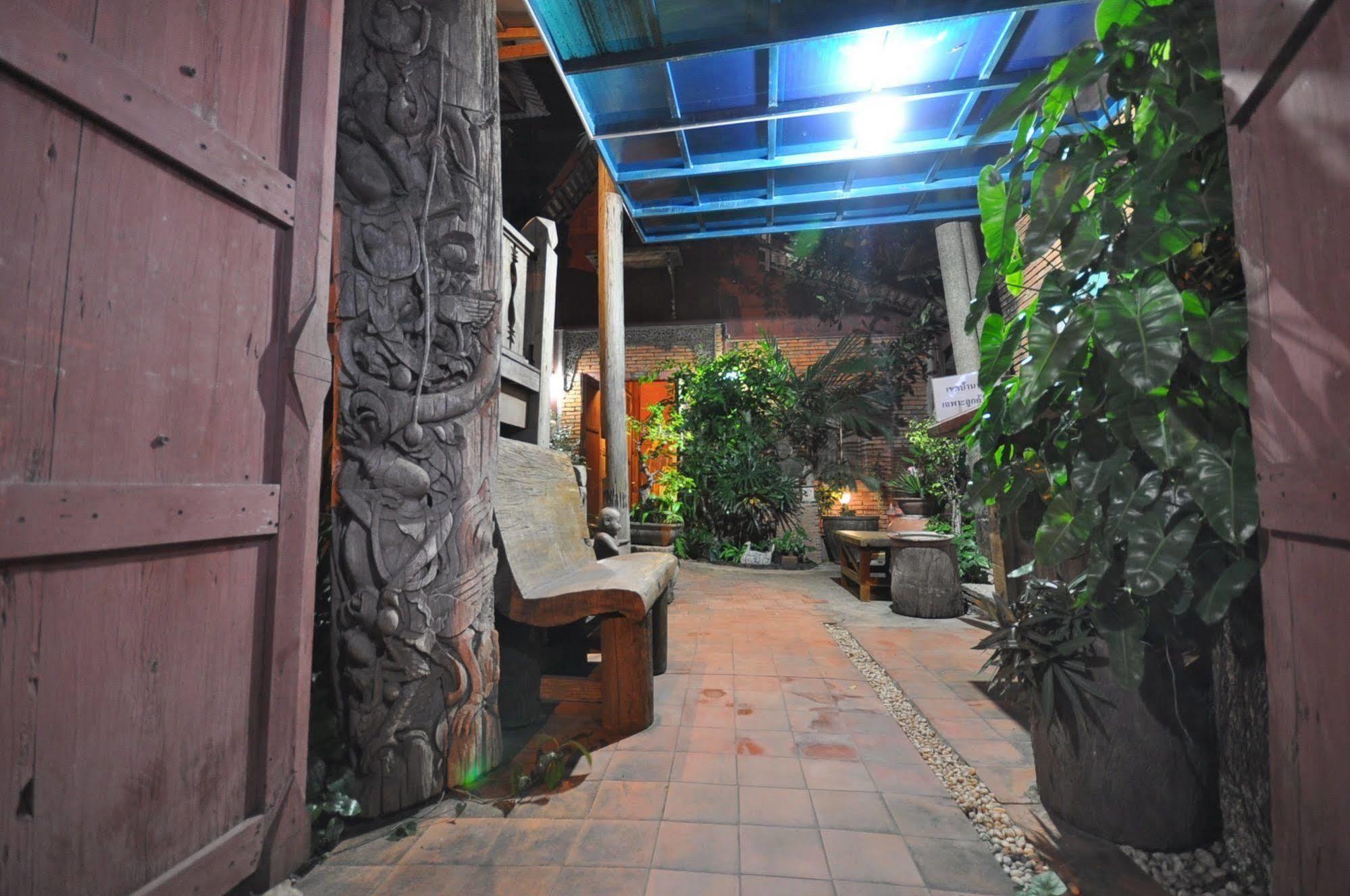 Ayutthaya Bouchic Hostel Kültér fotó