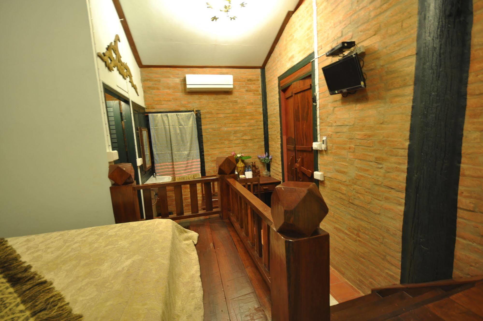 Ayutthaya Bouchic Hostel Kültér fotó