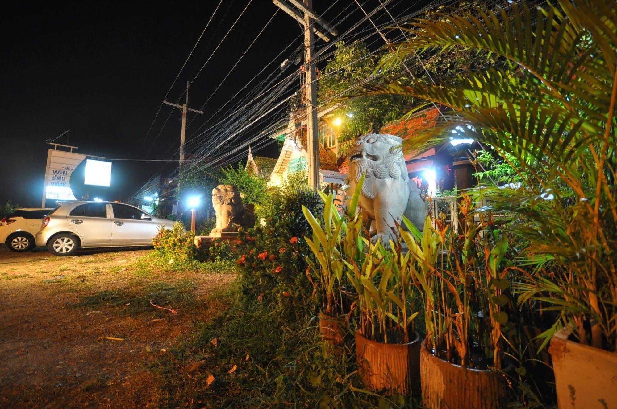 Ayutthaya Bouchic Hostel Kültér fotó