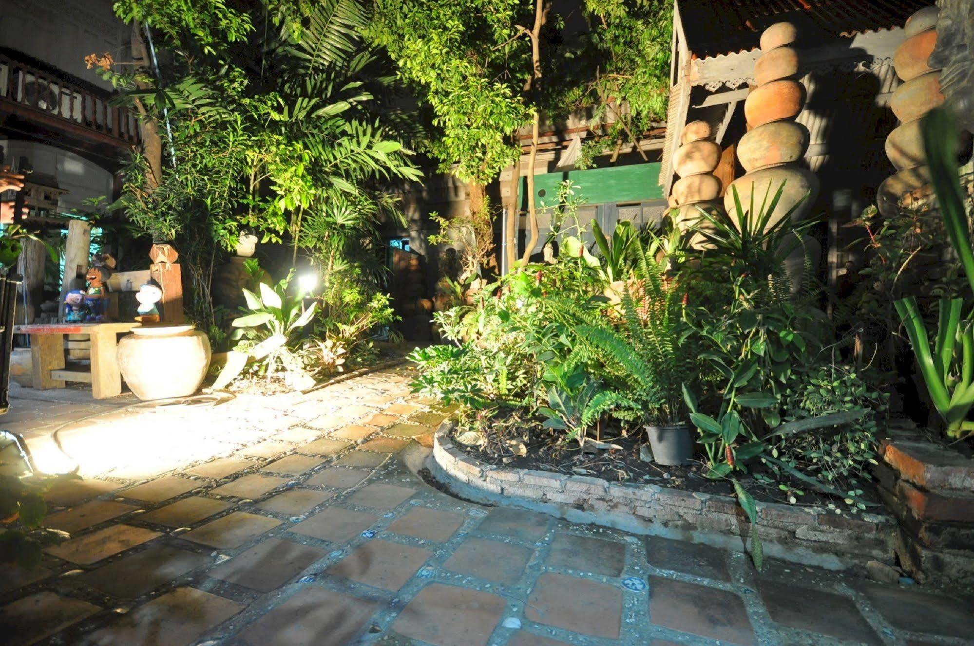Ayutthaya Bouchic Hostel Kültér fotó