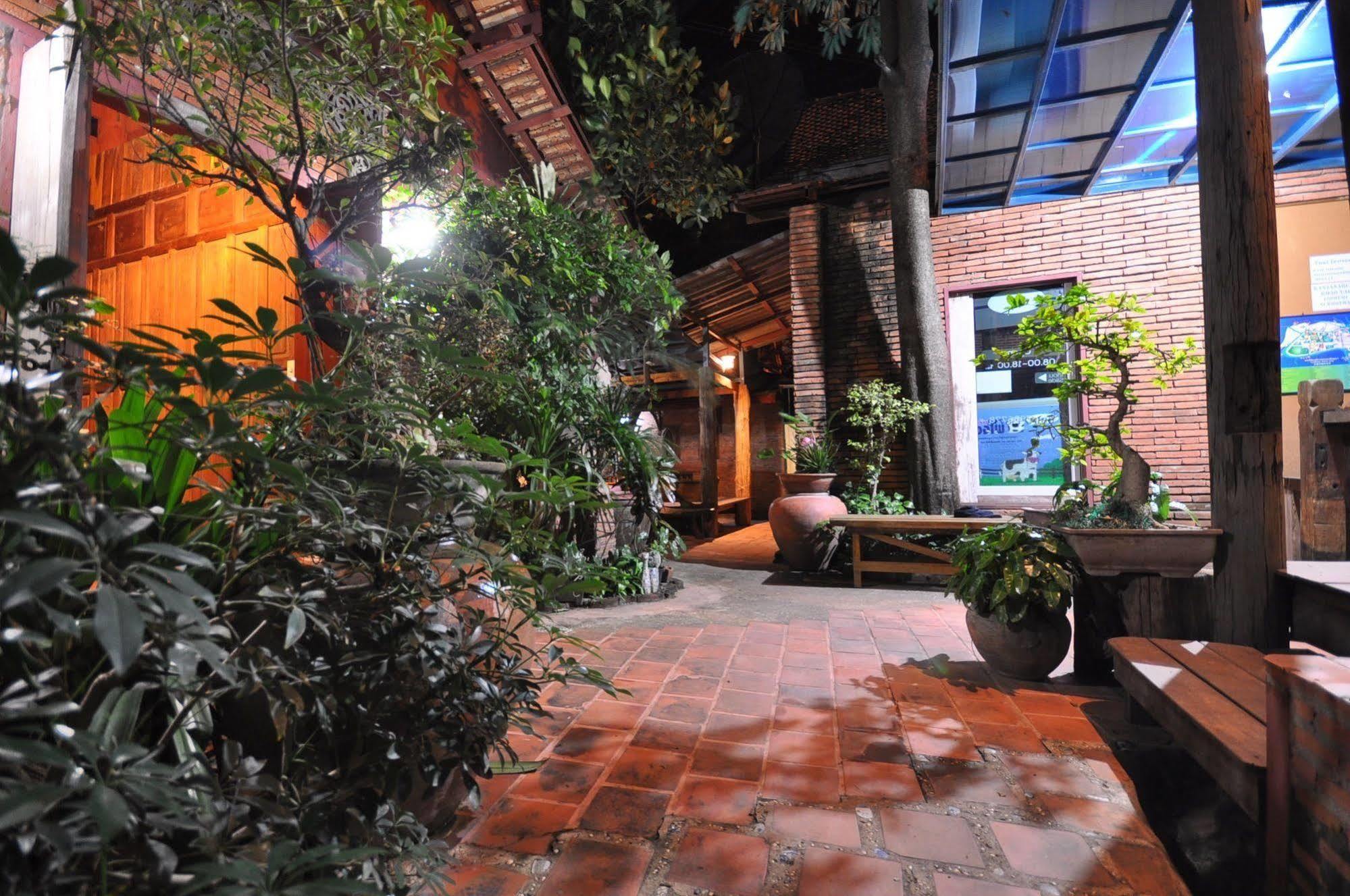 Ayutthaya Bouchic Hostel Kültér fotó