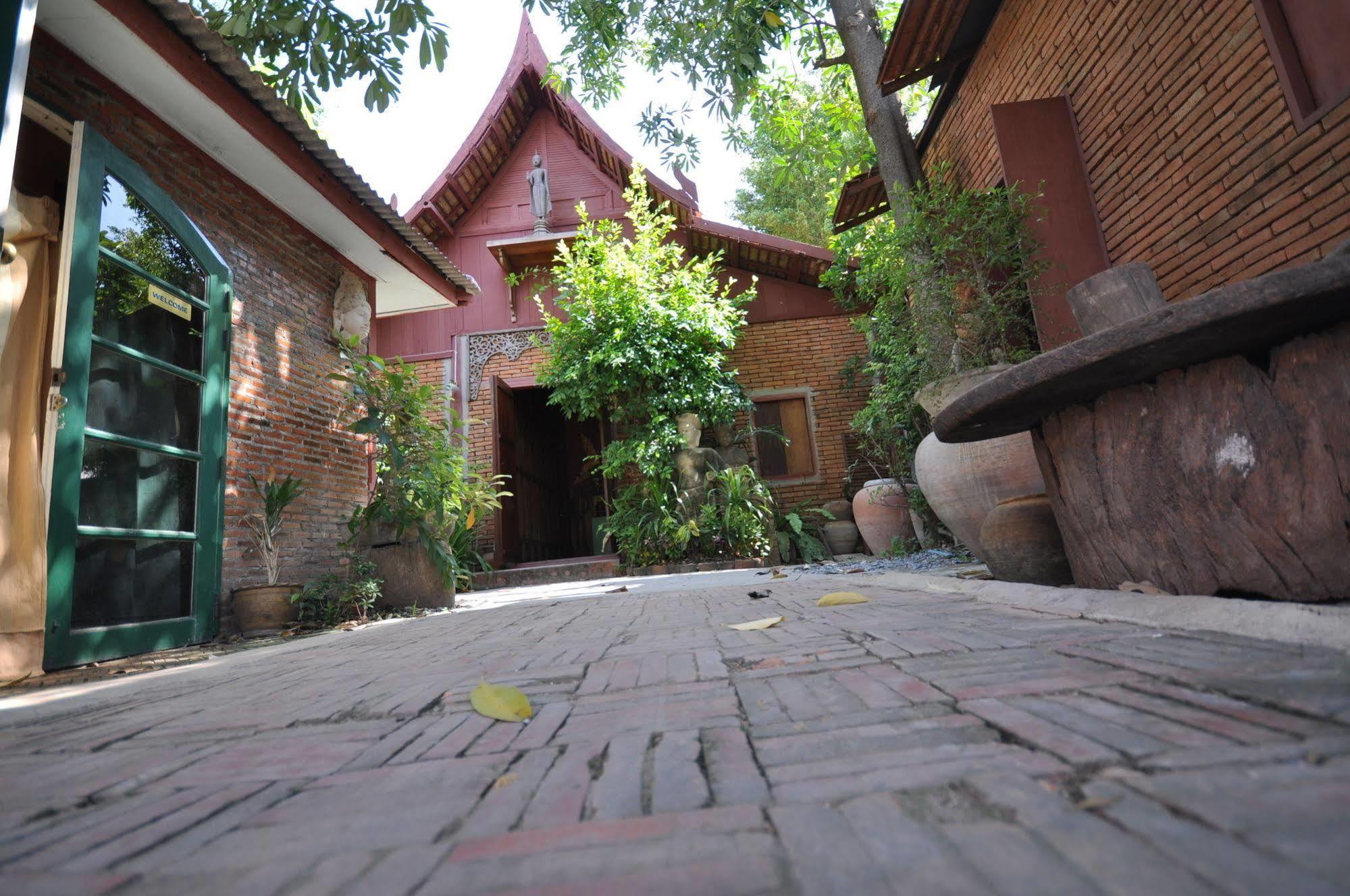 Ayutthaya Bouchic Hostel Kültér fotó