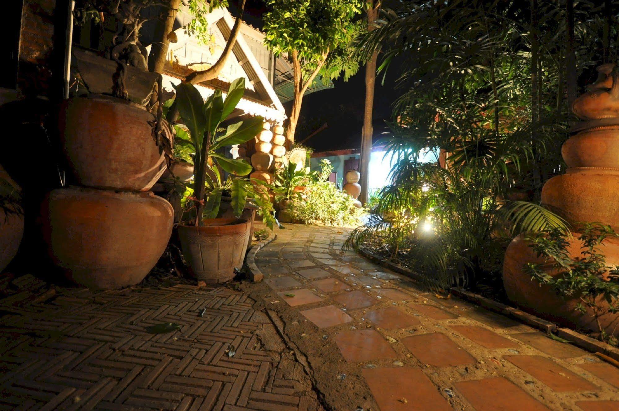 Ayutthaya Bouchic Hostel Kültér fotó